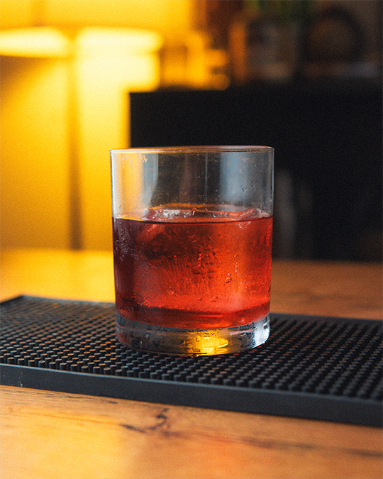 Populární koktejl Negroni z Ginu